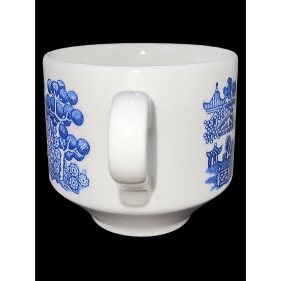 Vintage Blue Willow Churchill China Tea Cups & Saucers England Embossed Set of 4 - Picture 4 of 12